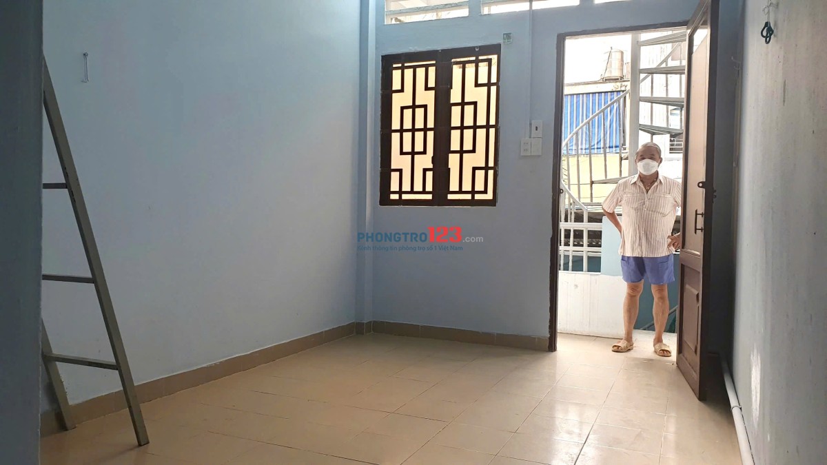 Cho thuê phòng có Gác, máy lạnh, kệ bếp, toilet riêng, 3.8tr, Bình Thạnh, gần UEF, Hutech, Hồng Bàng