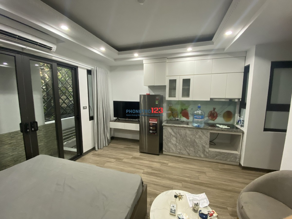 Cho thuê Căn hộ dịch vụ tại ngõ 193 Trích Sài. Ban công rộng thoáng View hồ Tây. Chỉ 6tr