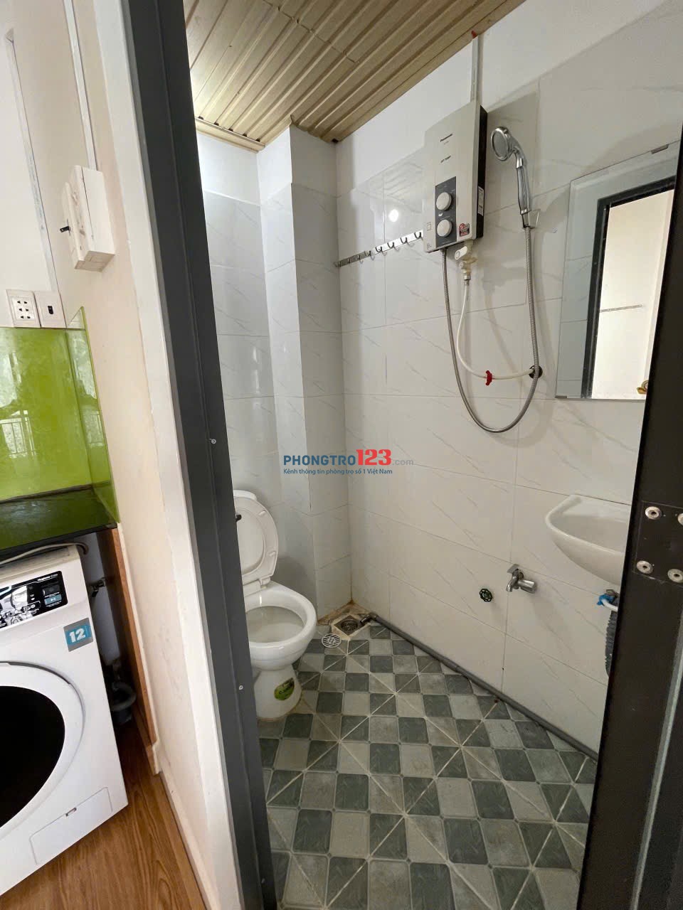 Cho thuê phòng ban công máy giặt riêng quận 10