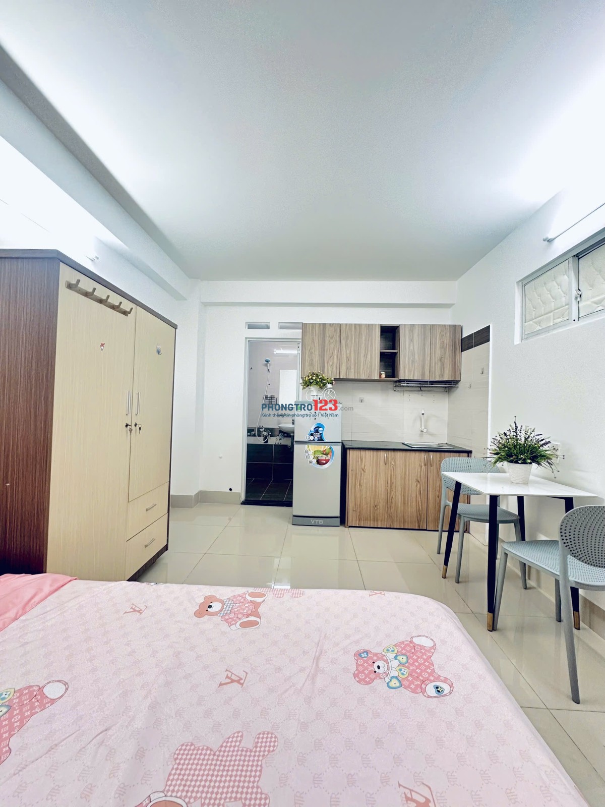 Phòng trọ giá rẻ gần Bách Khoa quận 10 full nội thất, có thang máy, giờ giấc tự do