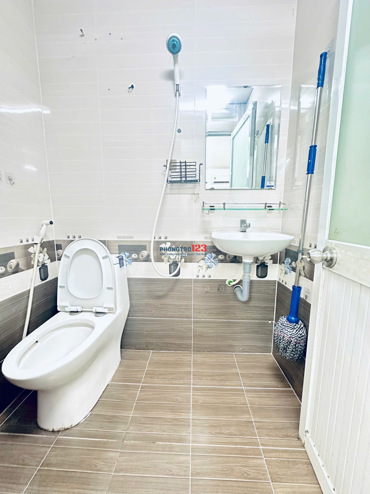Phòng trọ giá rẻ gần Bách Khoa quận 10 full nội thất, có thang máy, giờ giấc tự do