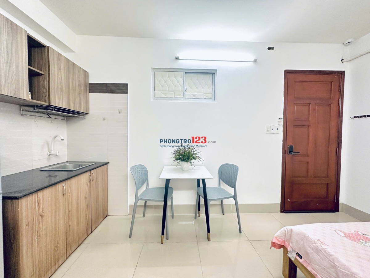 Phòng trọ giá rẻ gần Bách Khoa quận 10 full nội thất, có thang máy, giờ giấc tự do