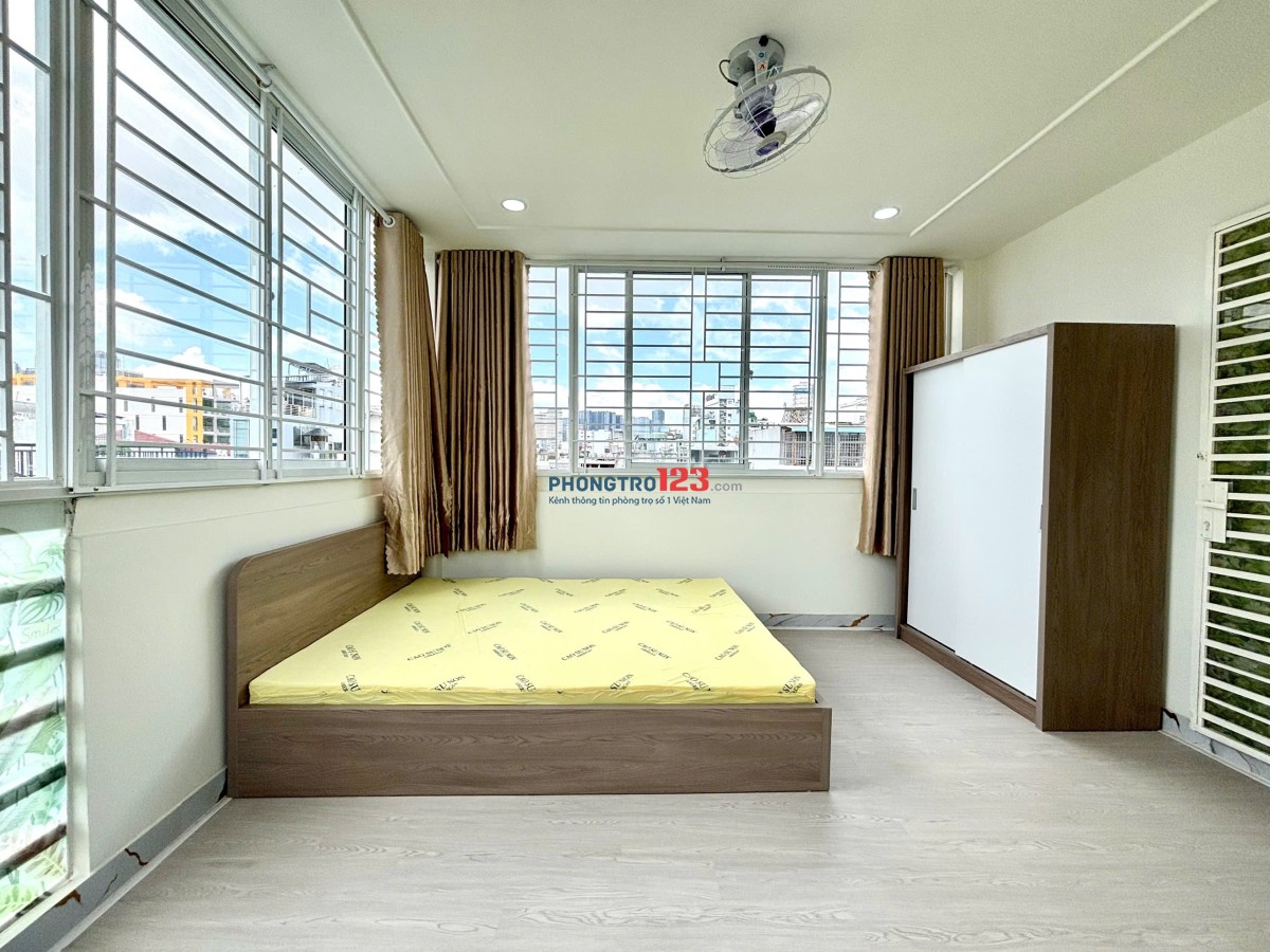 STUDIO BAN CÔNG CỬA SỔ TRỜI…NGAY NGÃ TƯ HÀNG XANH