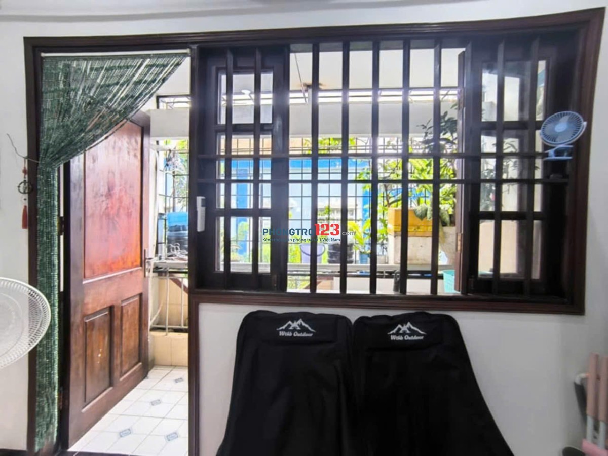 Chung cư CMT8, P15, Quận 10: 50m2, 1p ngủ, ban công, 7tr/th
