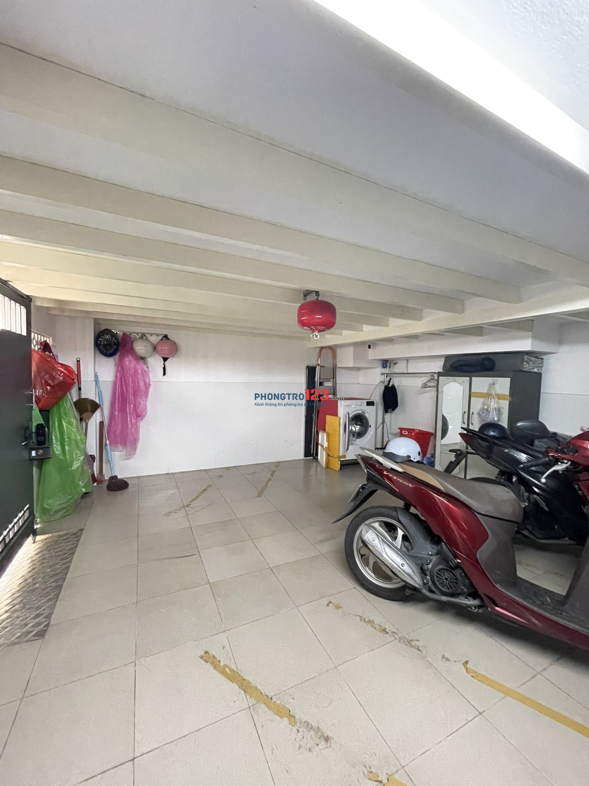 Cho thuê phòng trọ ở hẻm 1034 CMT8 (gần Hoàng Sa), 18m2, giá 4.5 triệu