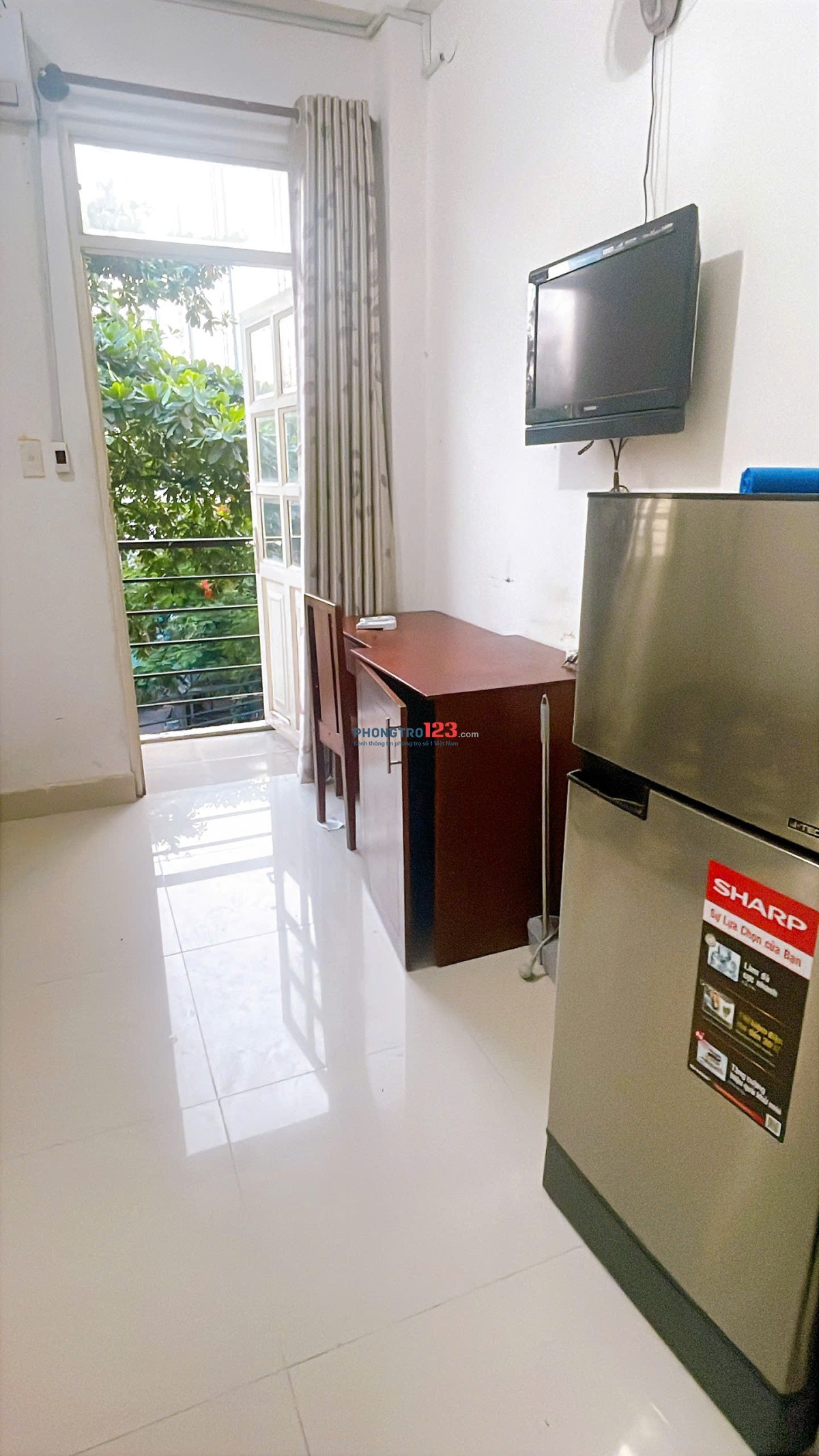 Phòng full nội thất, ban công, thang máy cao thắng Q10 Rất thoáng mát
