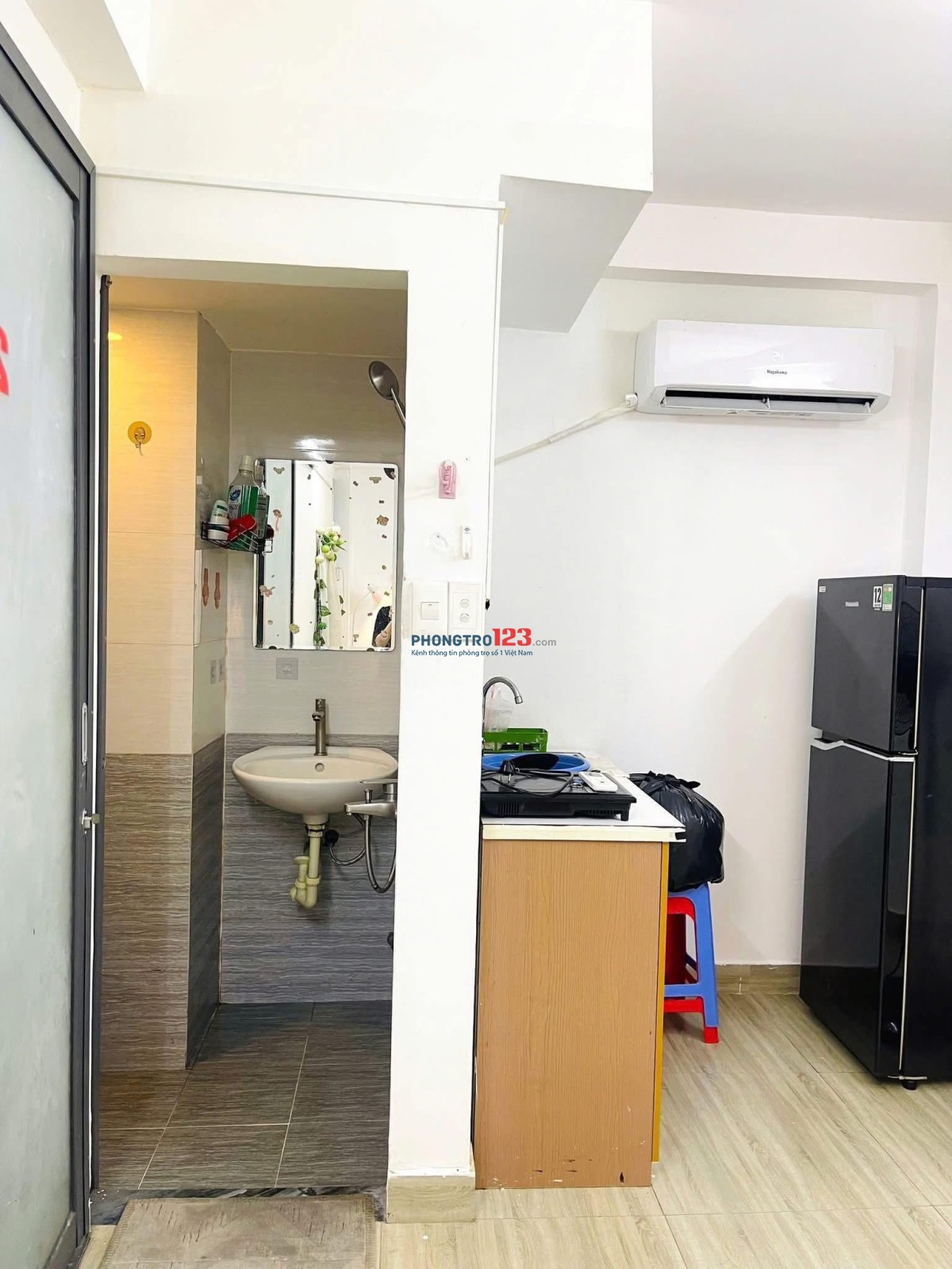 Phòng Trọ rẻ có ban công 4tr5 Đại Học Văn Lang, 2p Ra CHợ Nguyễn Xí, Ngay Phạm Văn Đồng