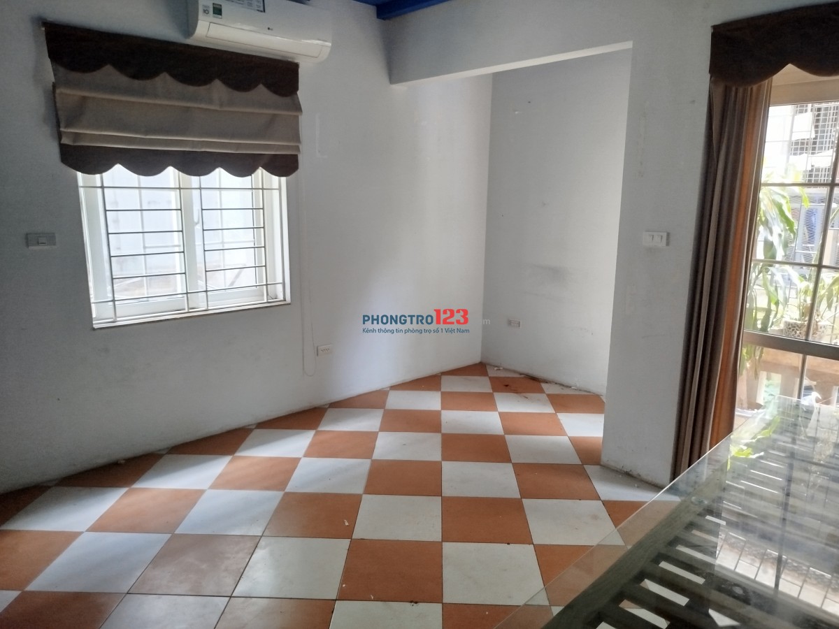 Cho thuê nhà 3 tầng, 25m2, ngõ 1B Hai Bà Trưng, Hà Nội
