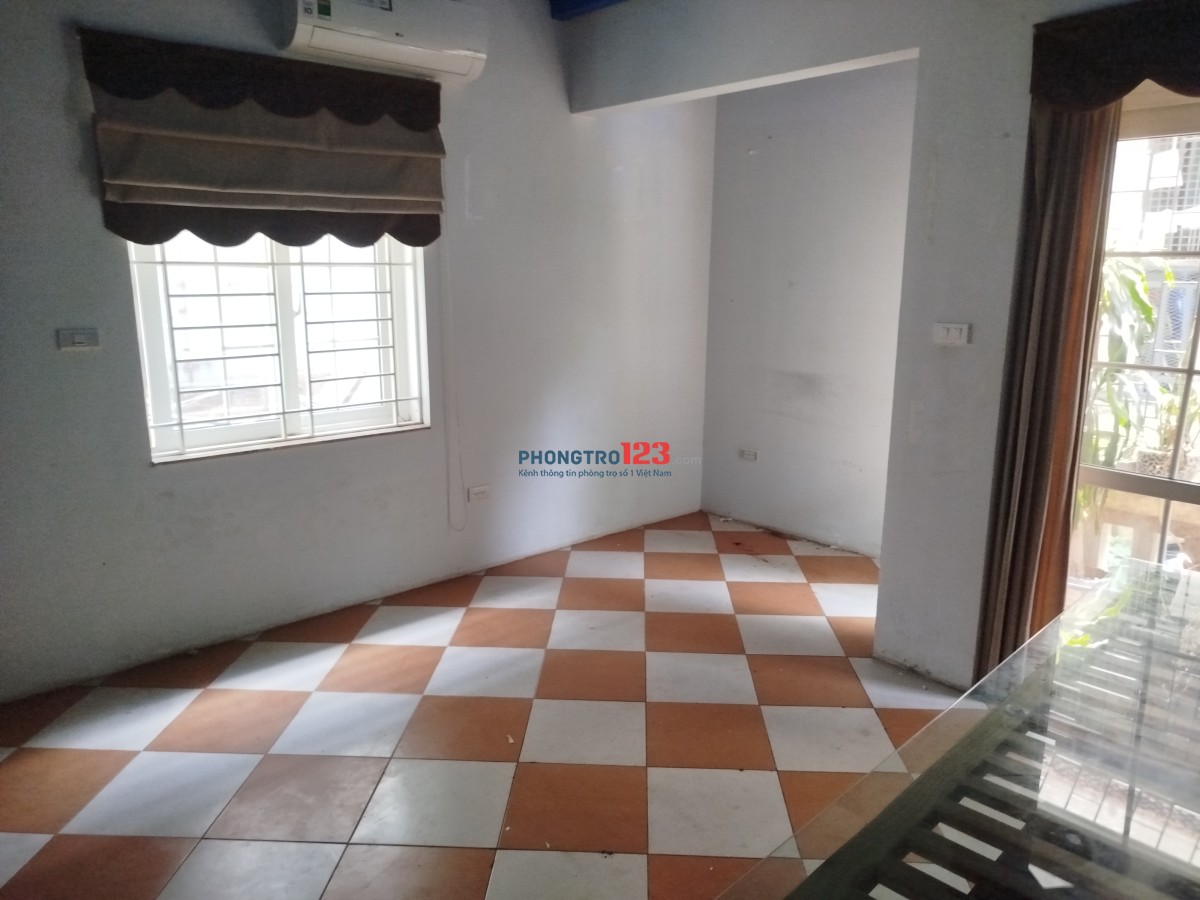 Cho thuê nhà 3 tầng, 25m2, ngõ 1B Hai Bà Trưng, Hà Nội