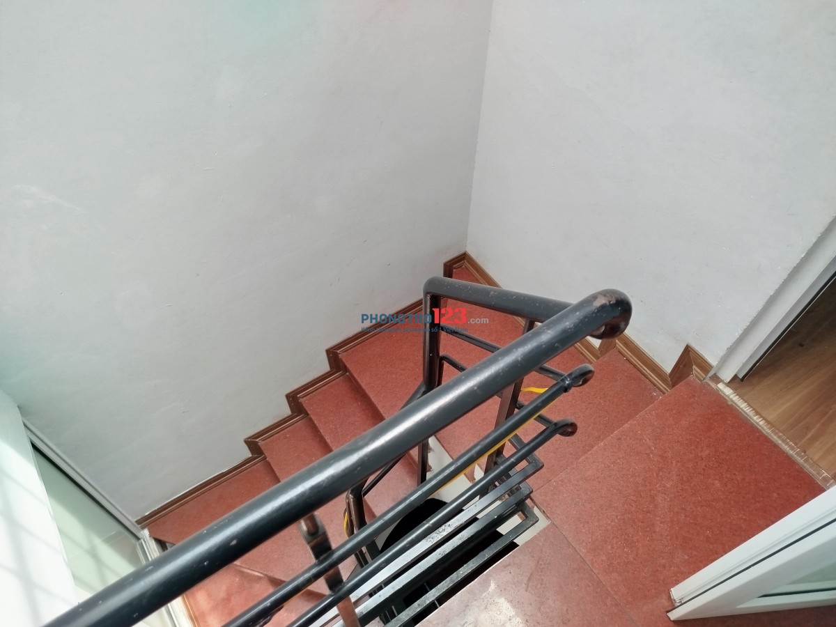 Cho thuê nhà 3 tầng, 25m2, ngõ 1B Hai Bà Trưng, Hà Nội