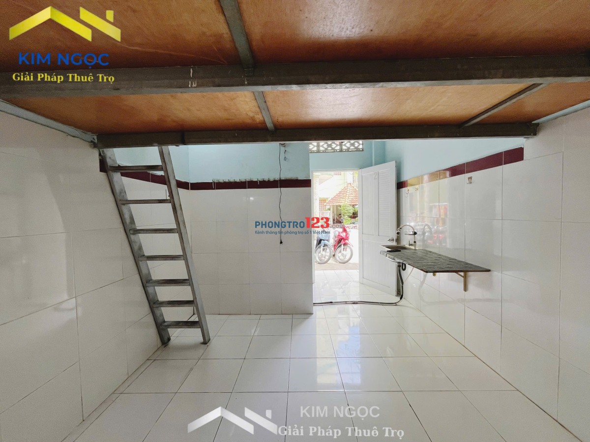 DÃY TRỌ GÁC LỬNG CAO THOÁNG NGAY ĐƯỜNG TRƯỜNG CHINH SÁT BÊN SÂN BAY