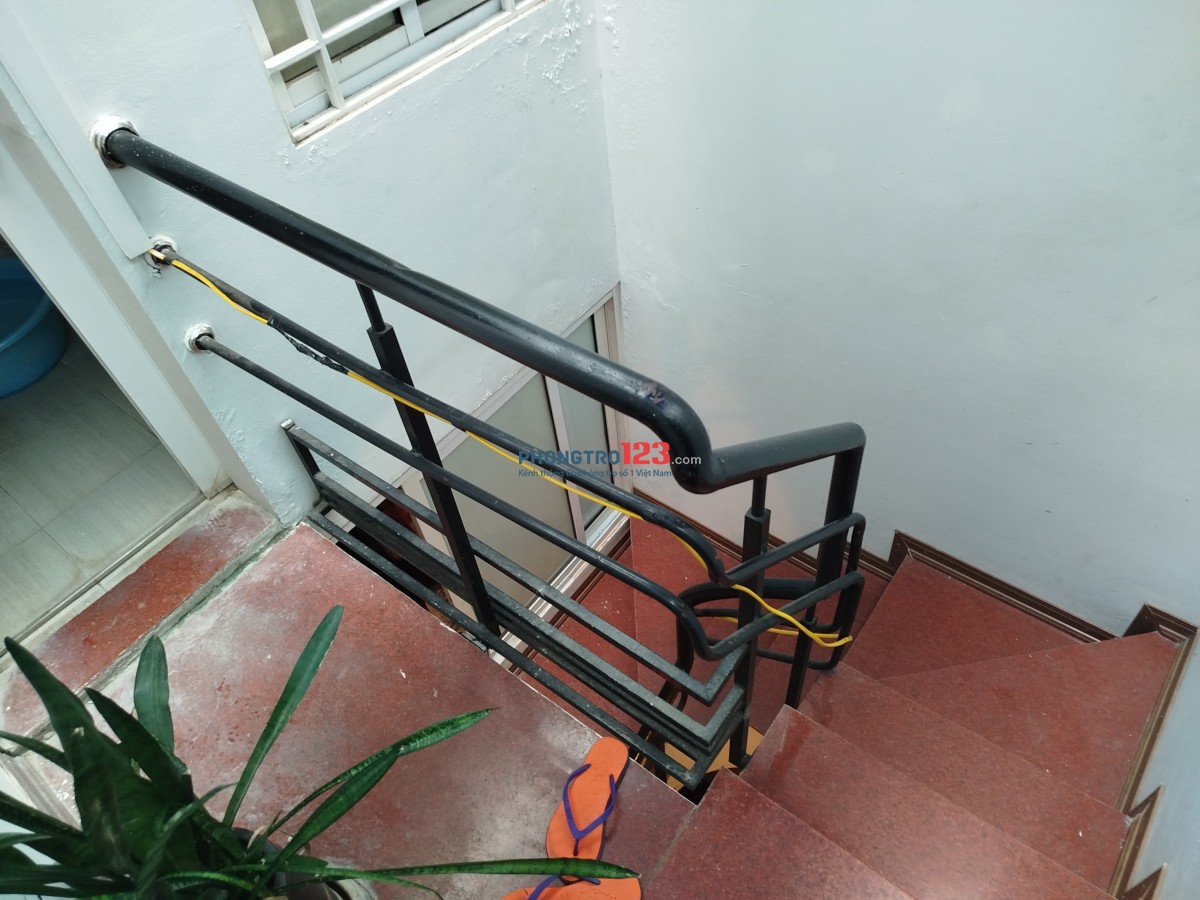 Cho thuê nhà 3 tầng, 25m2, ngõ 1B Hai Bà Trưng, Hà Nội