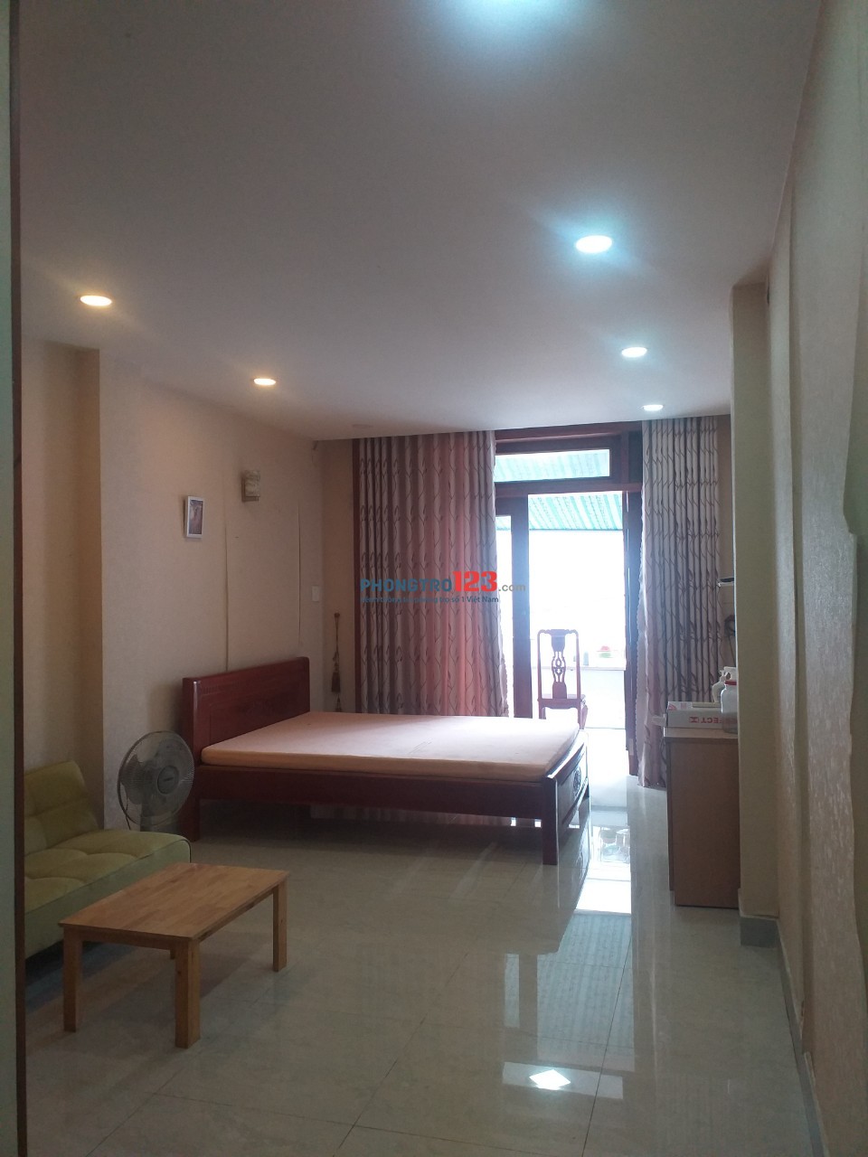 Chính chủ cho thuê phòng full nội thất, gần sân bay, có ban công, 30m2, giá 5tr