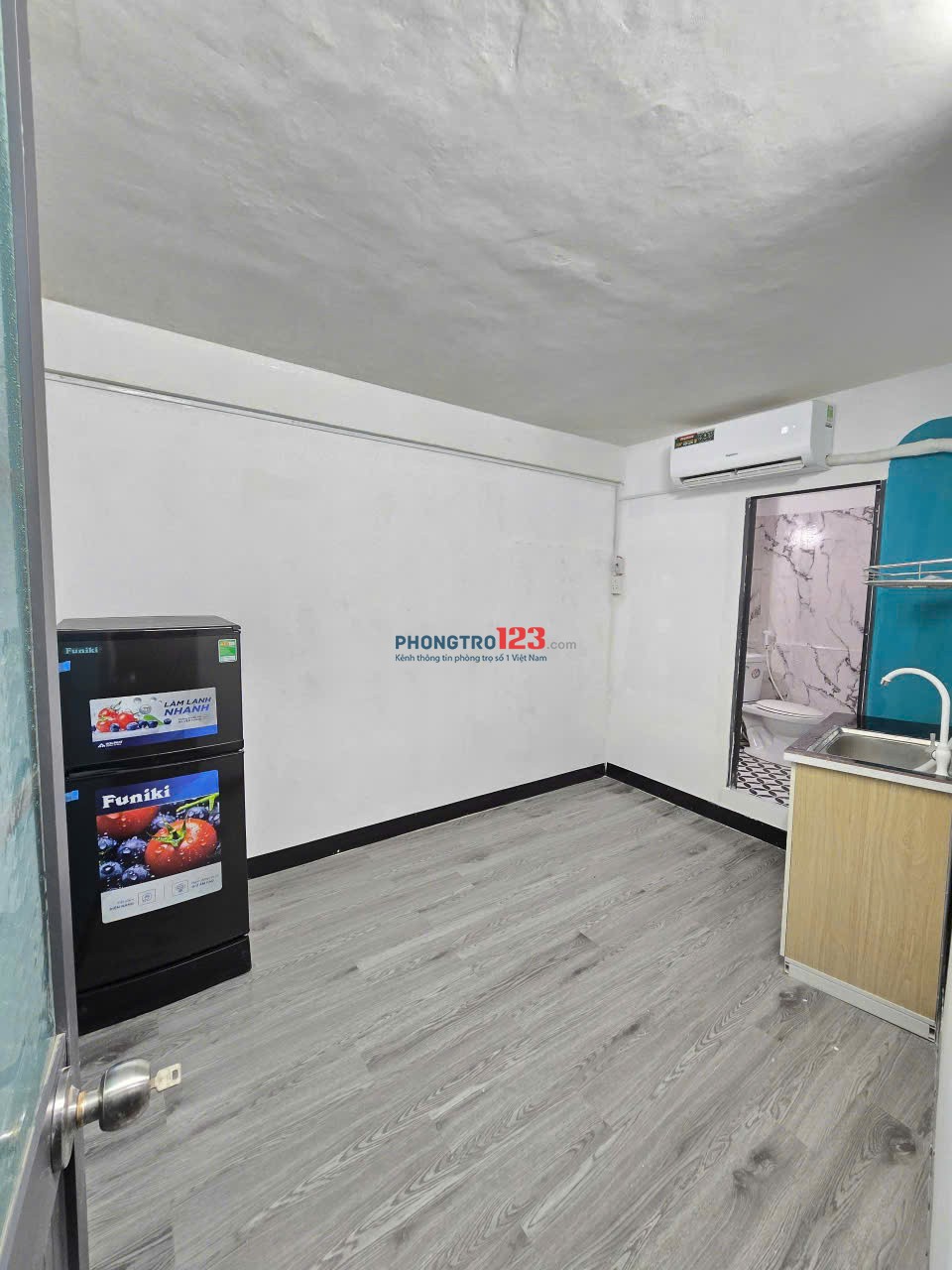 PHÒNG MỚI SẠCH ĐẸP NGAY MẶT TIỀN ĐƯỜNG HUỲNH VĂN BÁNH