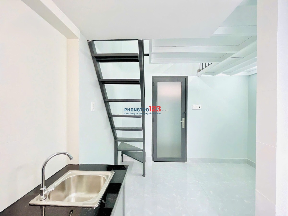 Phòng mới 100% có gác cao không đụng đầu, đủ nội thất trong phòng, cửa sổ thoáng giá 4trxxx