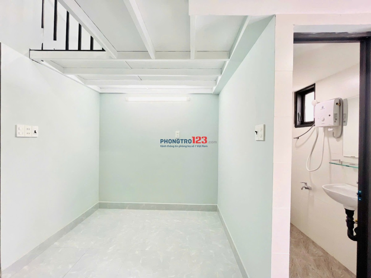 Phòng mới 100% có gác cao không đụng đầu, đủ nội thất trong phòng, cửa sổ thoáng giá 4trxxx