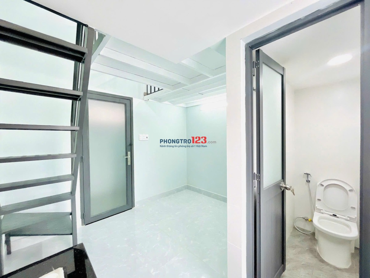 Phòng mới 100% có gác cao không đụng đầu, đủ nội thất trong phòng, cửa sổ thoáng giá 4trxxx