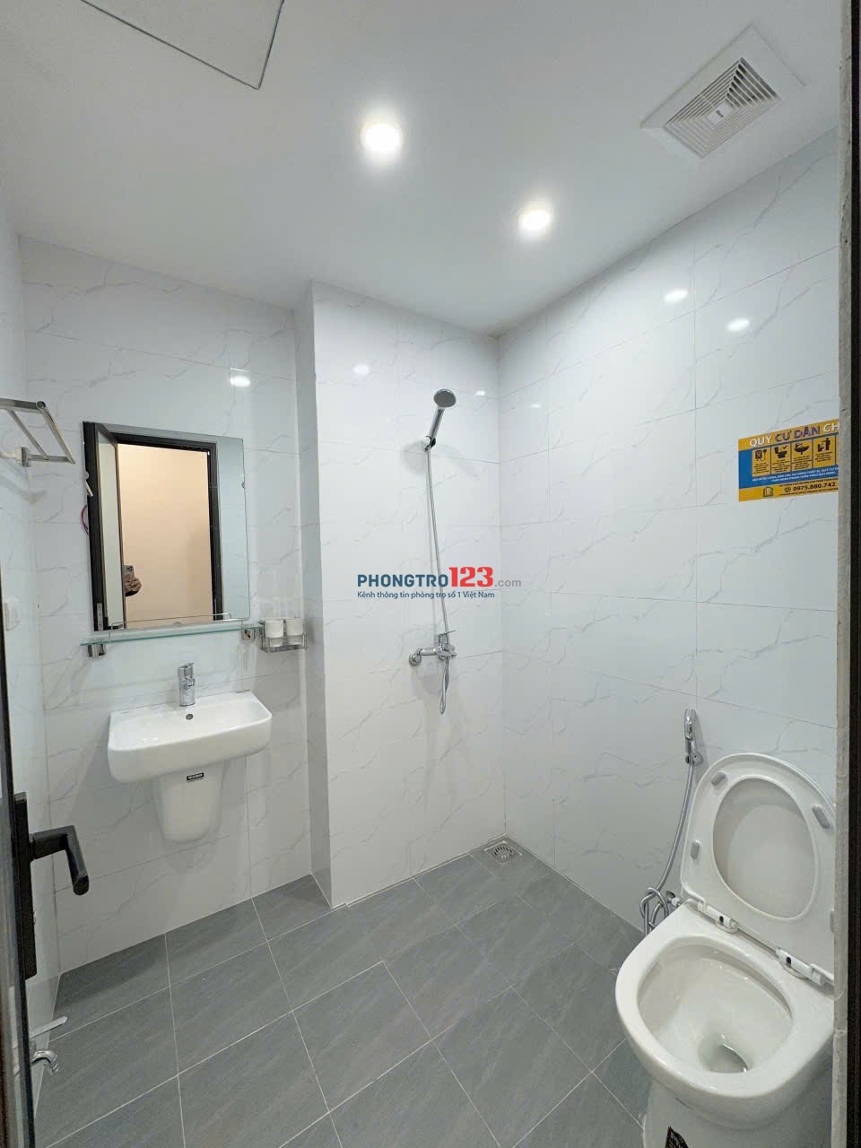 Căn Hộ Ban Công, 2 Cửa Sổ Đón Nắng _ Ngay Phan Đăng Lưu Gần Chợ Bà Chiểu, Có Thang Máy