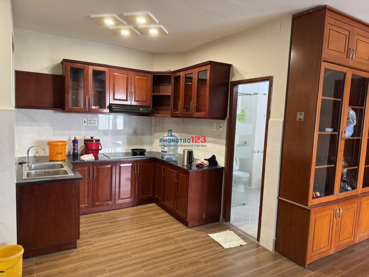 Cho thuê căn hộ 107 m2, chung cư B2 tại 590 Cách Mạng Tháng Tám, P11, quận 3
