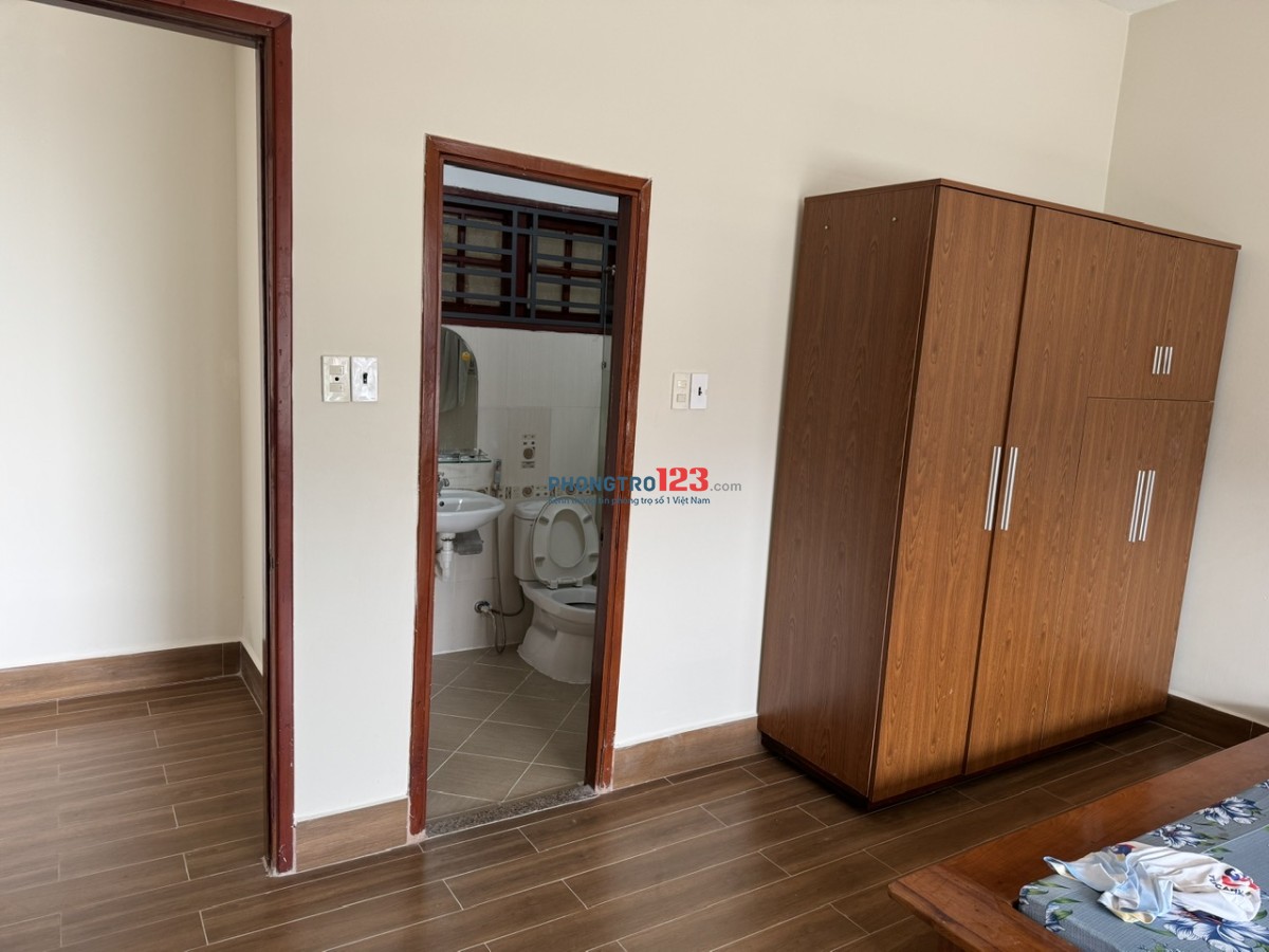 Cho thuê căn hộ 107 m2, chung cư B2 tại 590 Cách Mạng Tháng Tám, P11, quận 3