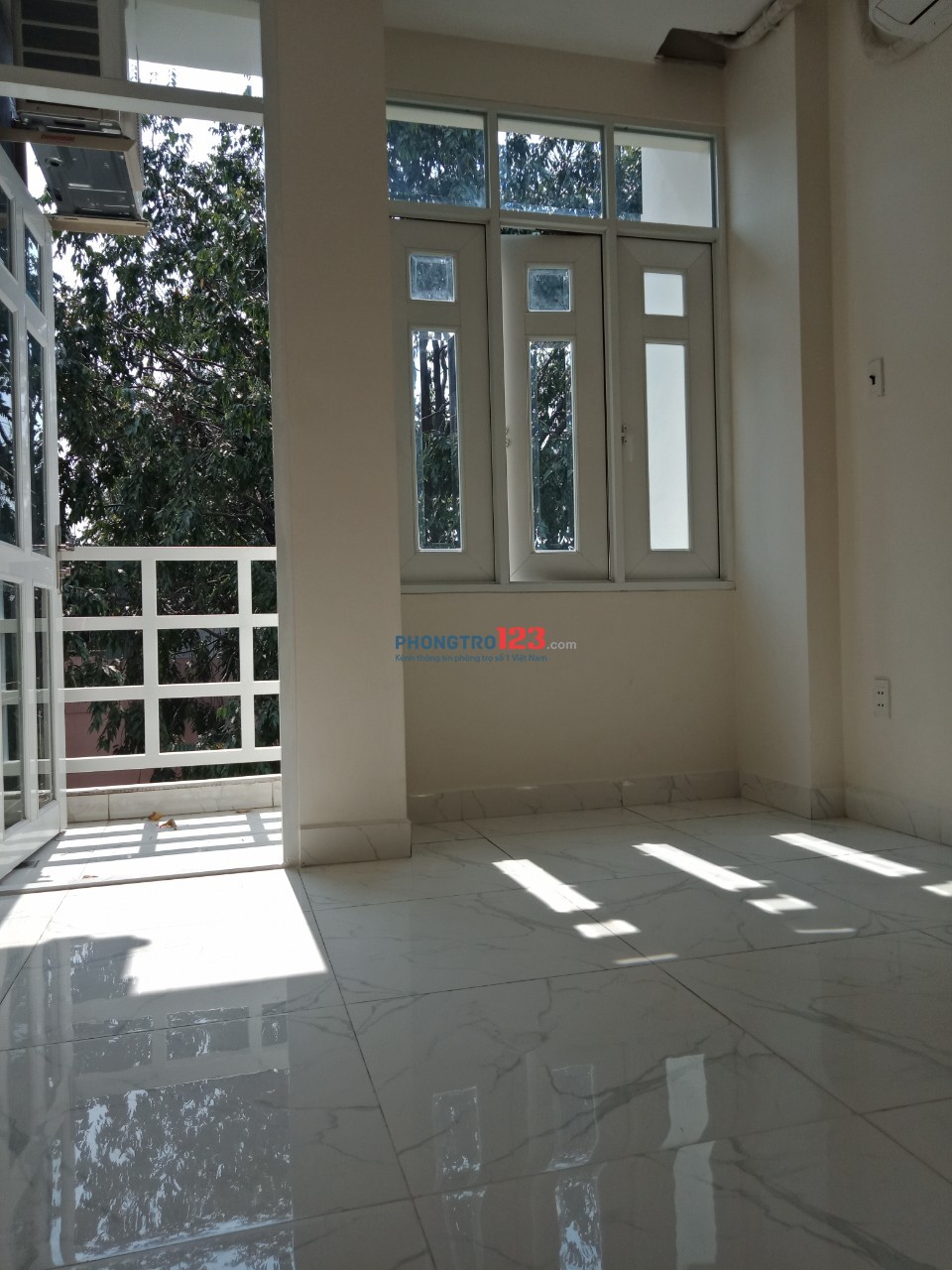 PHÒNG BAN CÔNG ĐẸP,THOÁNG MÁT NGAY TRƯỜNG SA- PHAN XÍCH LONG
