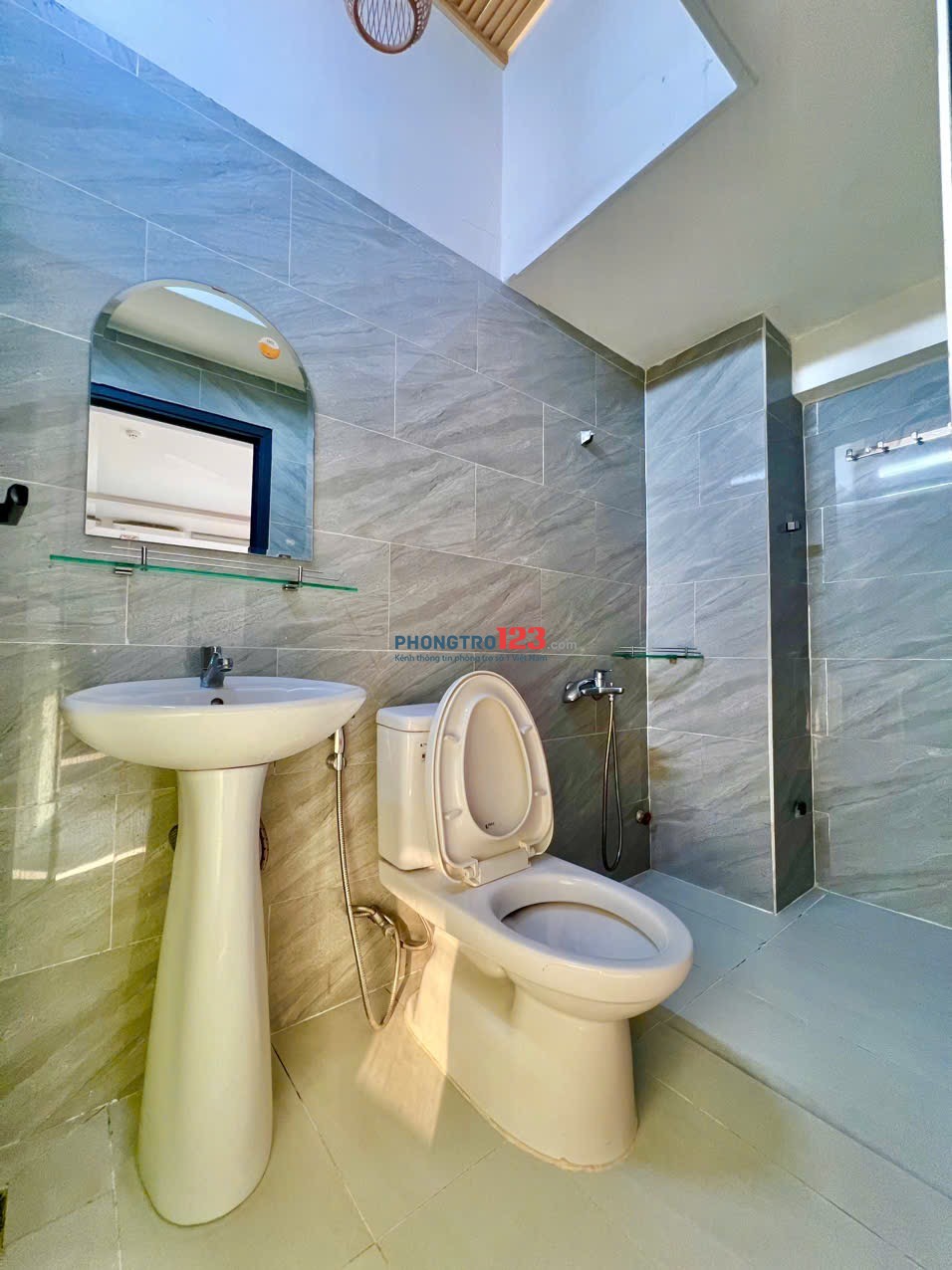 Căn Hộ Ban Công Full NT Máy Giặt Riêng Ngay CC Richmond, Khu Dân Trí, Cho Thuê Rẻ Hơn Thị Trường