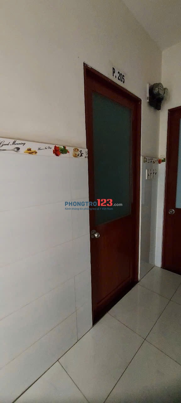 Cho thuê phòng trọ Đường Nguyễn Văn Quá có máy lạnh