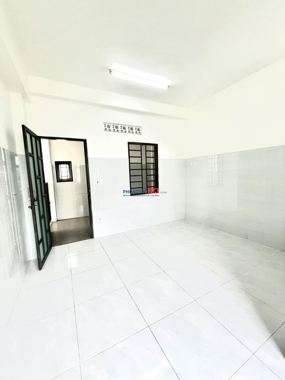 PHÒNG MỚI XÂY - TRUNG TÂM GÒ VẤPCỬA SỔ BAN CÔNG THOÁNG MÁT