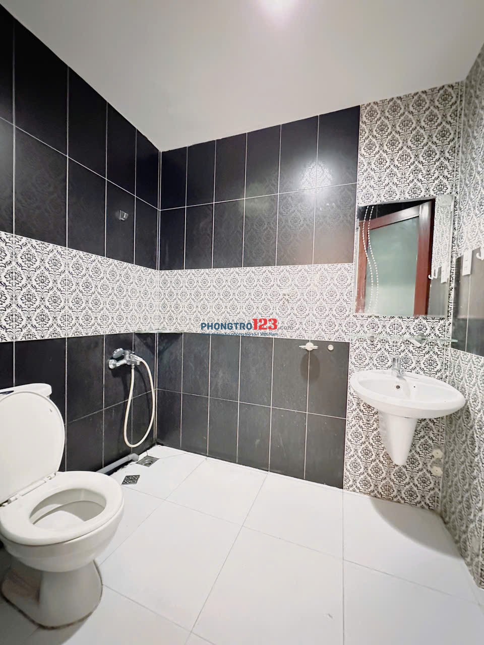 PHÒNG TRỌ FULL NỘI THẤT CỬA SỔ LỚN PHAN CHU TRINH GẦN ĐẠI HỌC HUTECH,HIU,VĂN LANG,..-LH:0932985900