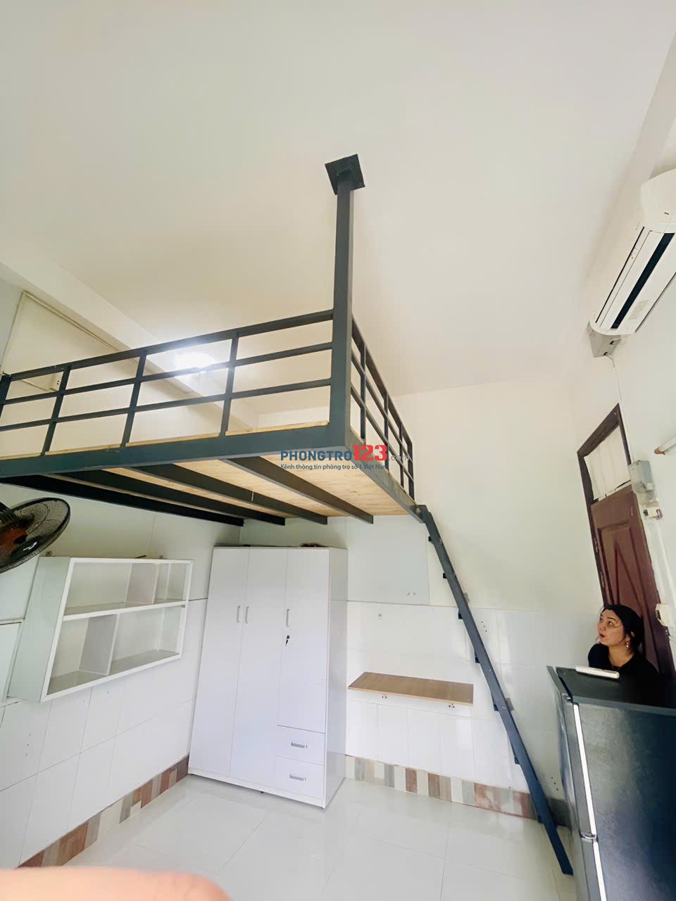 Phòng gác full nội thất_lầu trệt_cửa sổ_trường ĐH Nguyễn Tất Thành 4p tới nơi