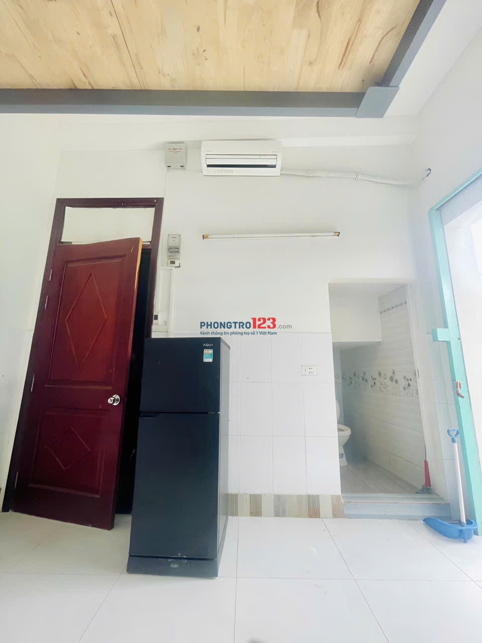 Phòng gác full nội thất_lầu trệt_cửa sổ_trường ĐH Nguyễn Tất Thành 4p tới nơi