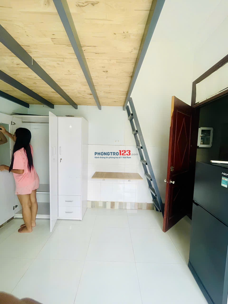 Phòng gác full nội thất_lầu trệt_cửa sổ_trường ĐH Nguyễn Tất Thành 4p tới nơi