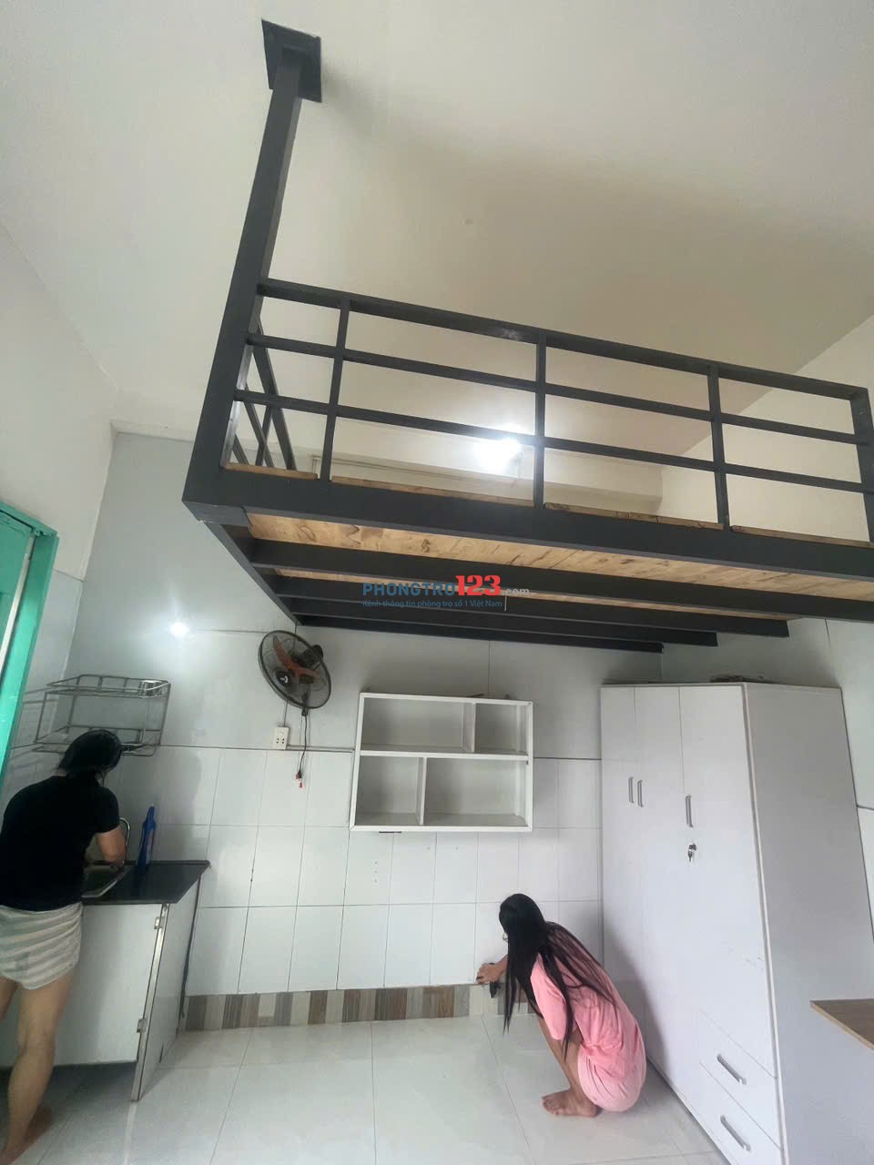 Phòng gác full nội thất_lầu trệt_cửa sổ_trường ĐH Nguyễn Tất Thành 4p tới nơi