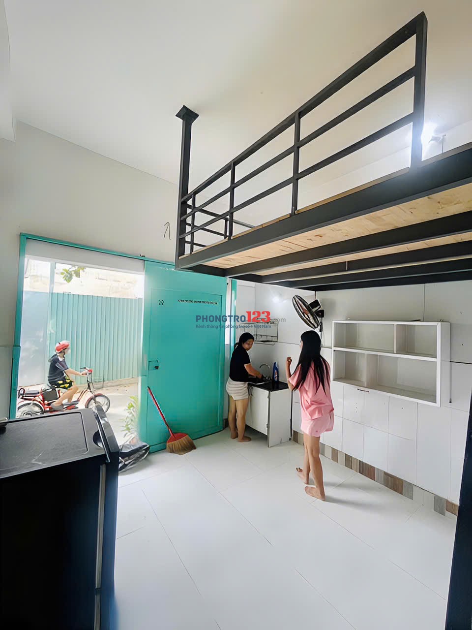 Phòng gác full nội thất_lầu trệt_cửa sổ_trường ĐH Nguyễn Tất Thành 4p tới nơi