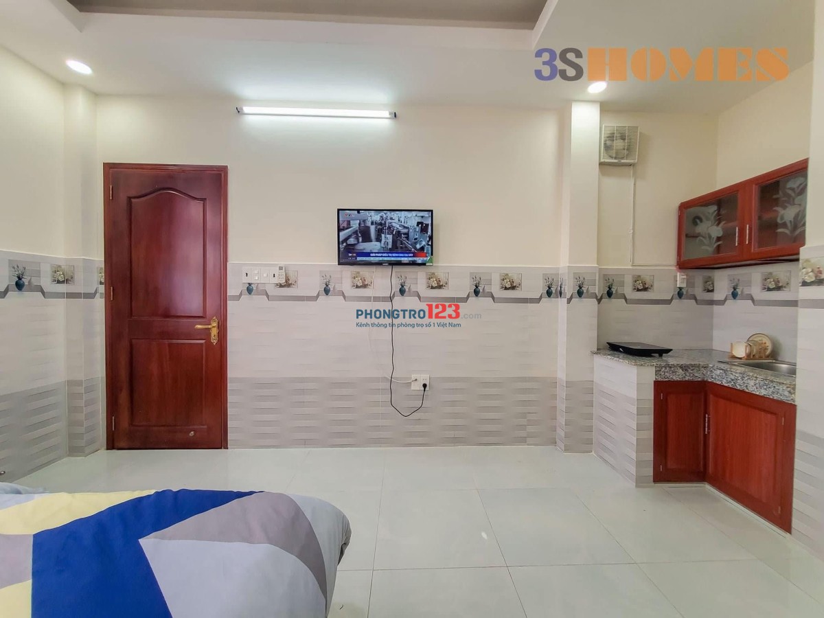 Căn hộ ngay SÂN BAY- ban công, cửa sổ FULL ĐỒ