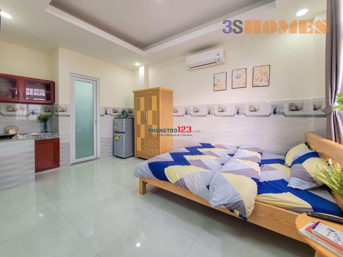 Căn hộ ngay SÂN BAY- ban công, cửa sổ FULL ĐỒ