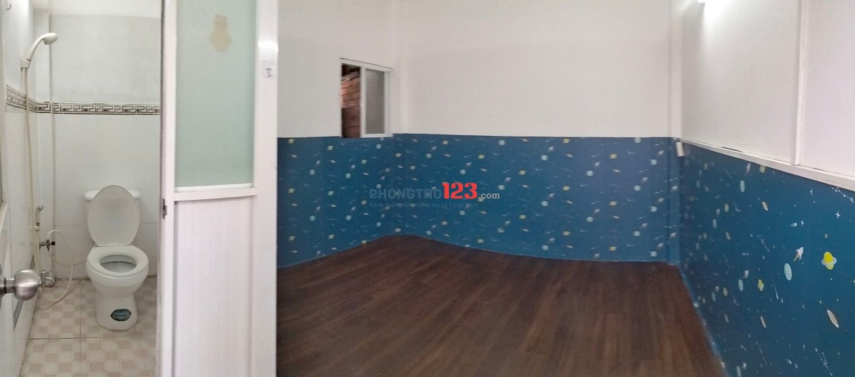 Phòng có cửa sổ , ban công chung thoáng mát, tolet riêng, khu an ninh, gần ĐH Luật, NTT KH-TN