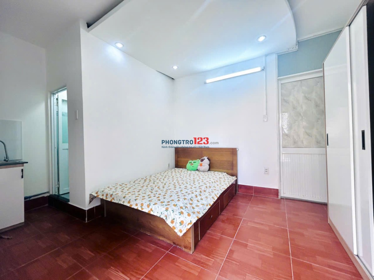 Chính chủ cho thuê phòng ban công sát ĐH Văn Lang CS2 BV Ung bướu Lê Quang Định Tăng bạt hổ
