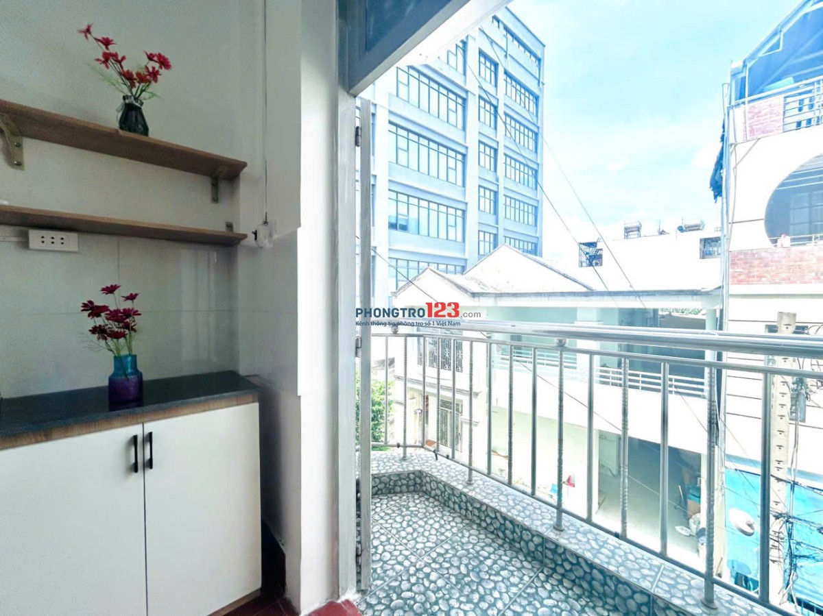 Chính chủ cho thuê phòng ban công sát ĐH Văn Lang CS2 BV Ung bướu Lê Quang Định Tăng bạt hổ