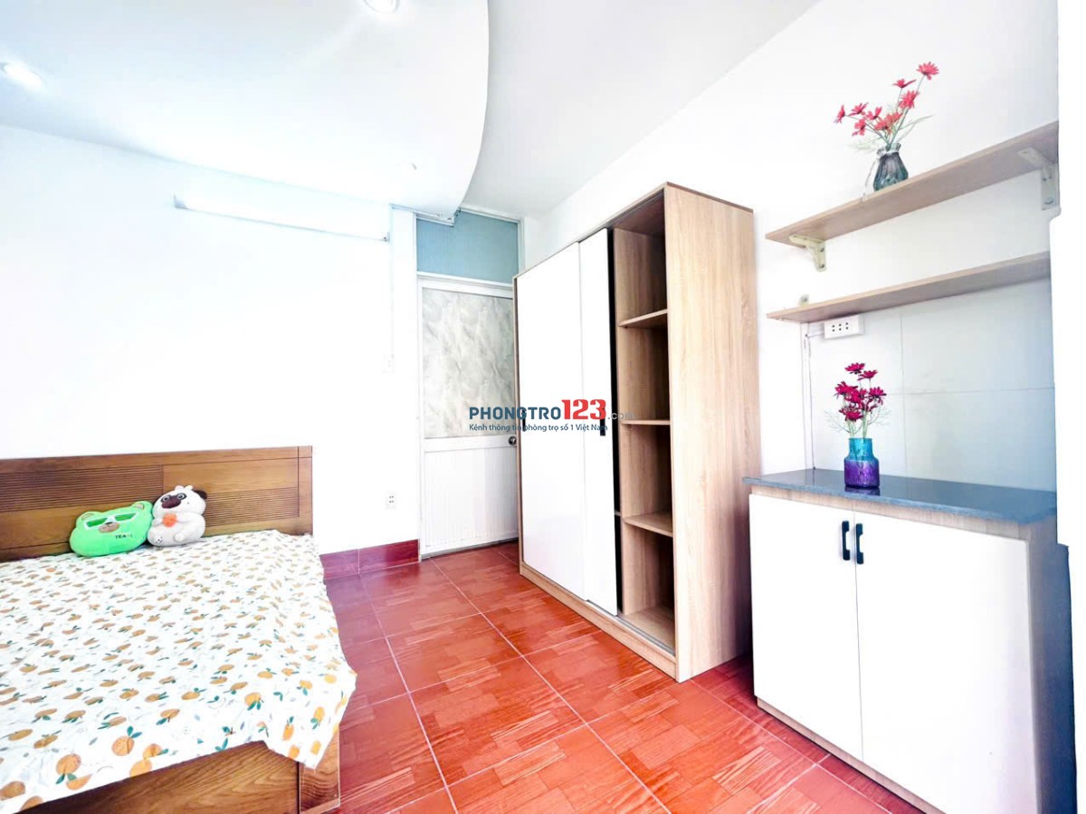 Chính chủ cho thuê phòng ban công sát ĐH Văn Lang CS2 BV Ung bướu Lê Quang Định Tăng bạt hổ