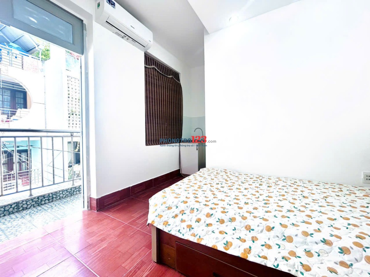 Chính chủ cho thuê phòng ban công sát ĐH Văn Lang CS2 BV Ung bướu Lê Quang Định Tăng bạt hổ