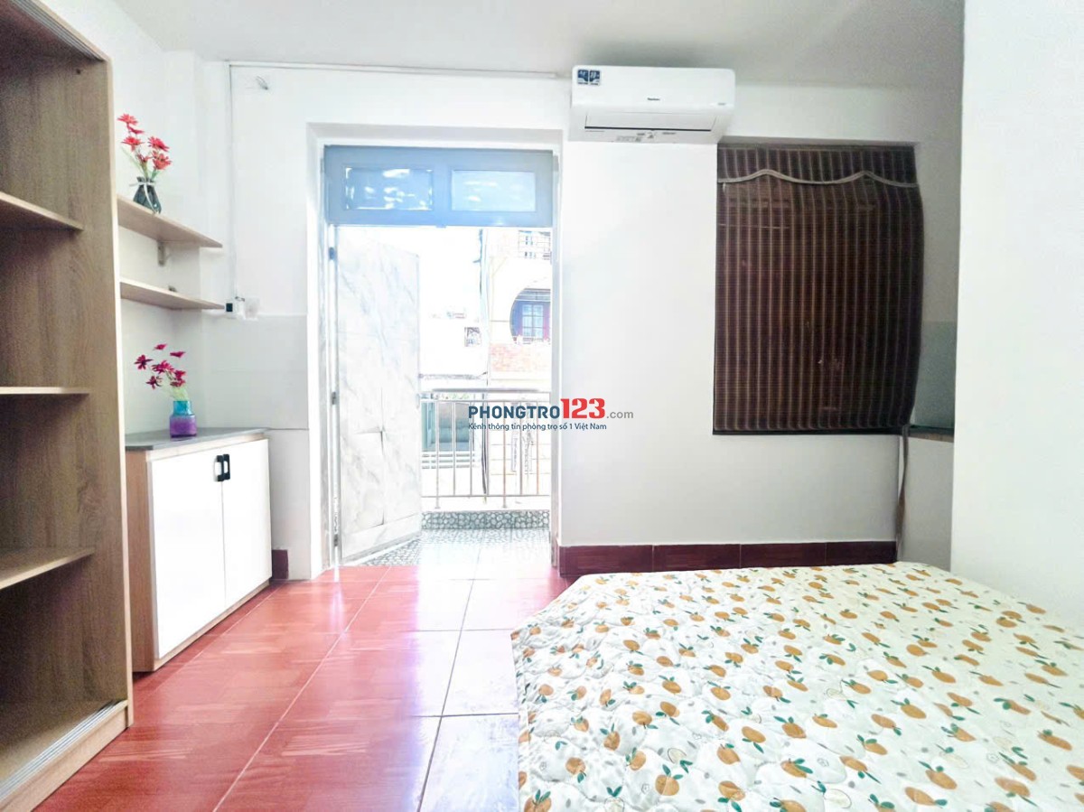 Chính chủ cho thuê phòng ban công sát ĐH Văn Lang CS2 BV Ung bướu Lê Quang Định Tăng bạt hổ