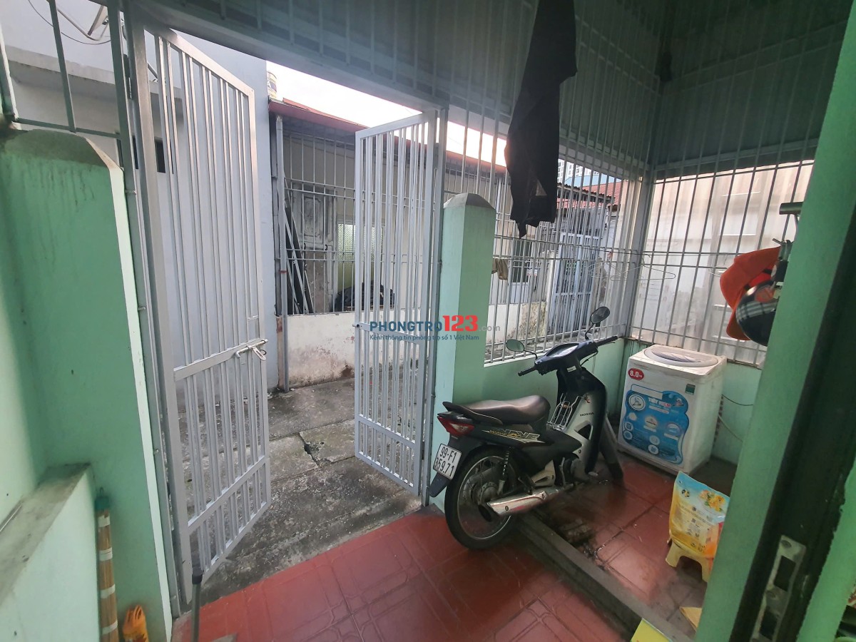 Cho thuê nhà riêng tại Đức Giang, 5 triệu, 100m2, 3PN, 1 PK, 1WC, giá siêu hời!