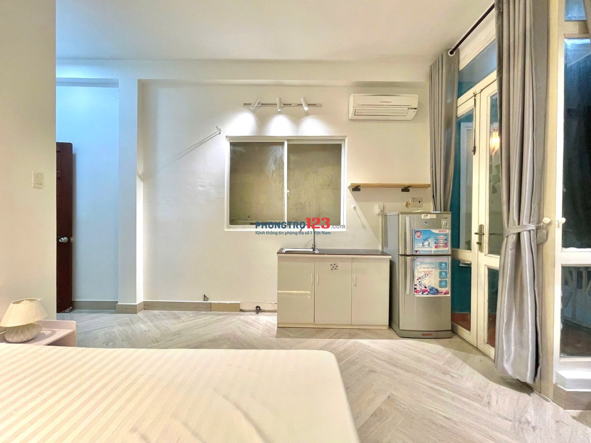 PHÒNG TRỌ 35m2 FULL NỘI THẤT, BAN CÔNG BÌNH THẠNH GẦN HÀNG XANH, Gần ĐH GTVT, HUTECH, Ngoại Thương