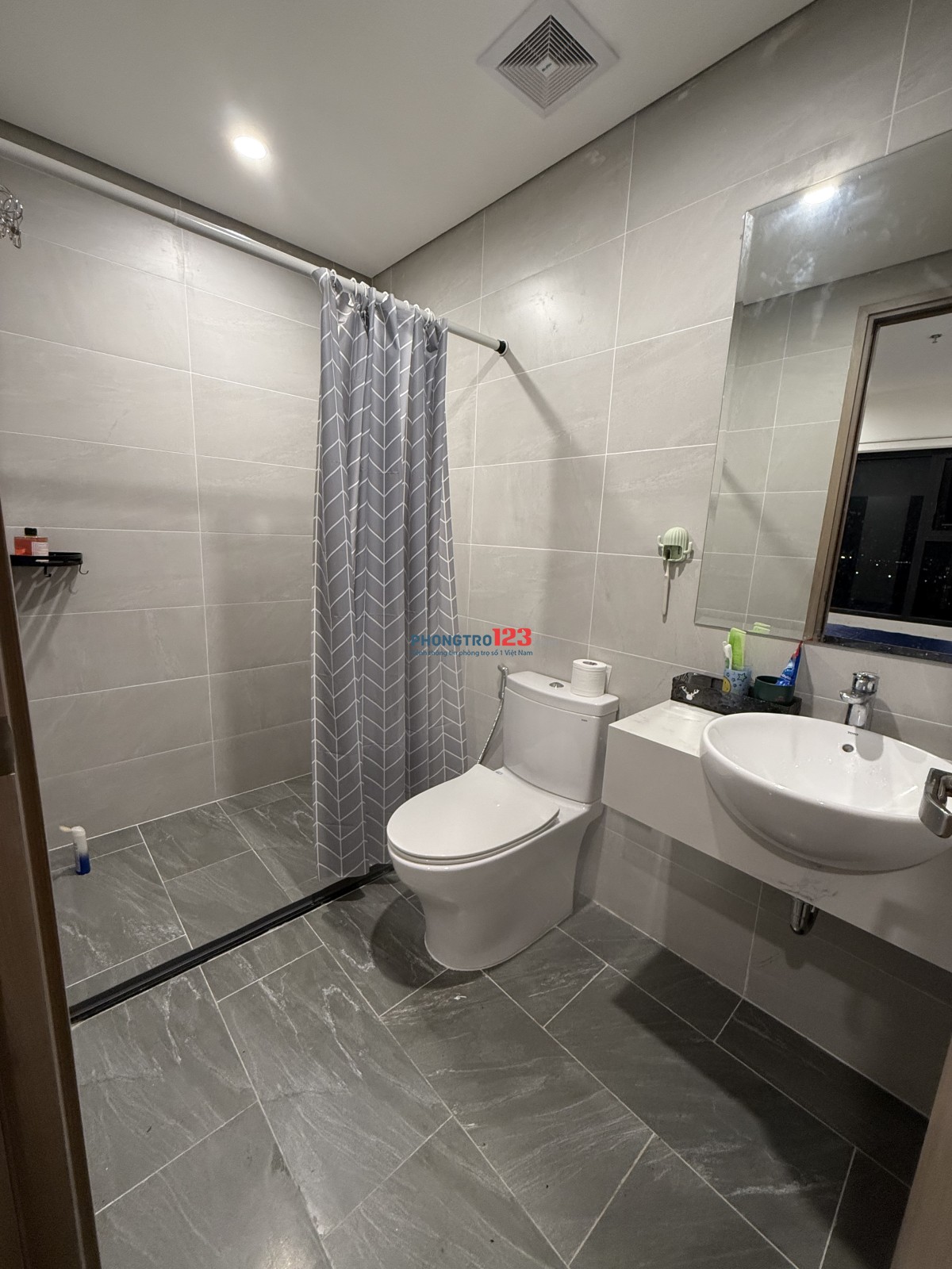 Tìm bạn nữ share 1 phòng riêng ở căn hộ Vinhomes Grand Park