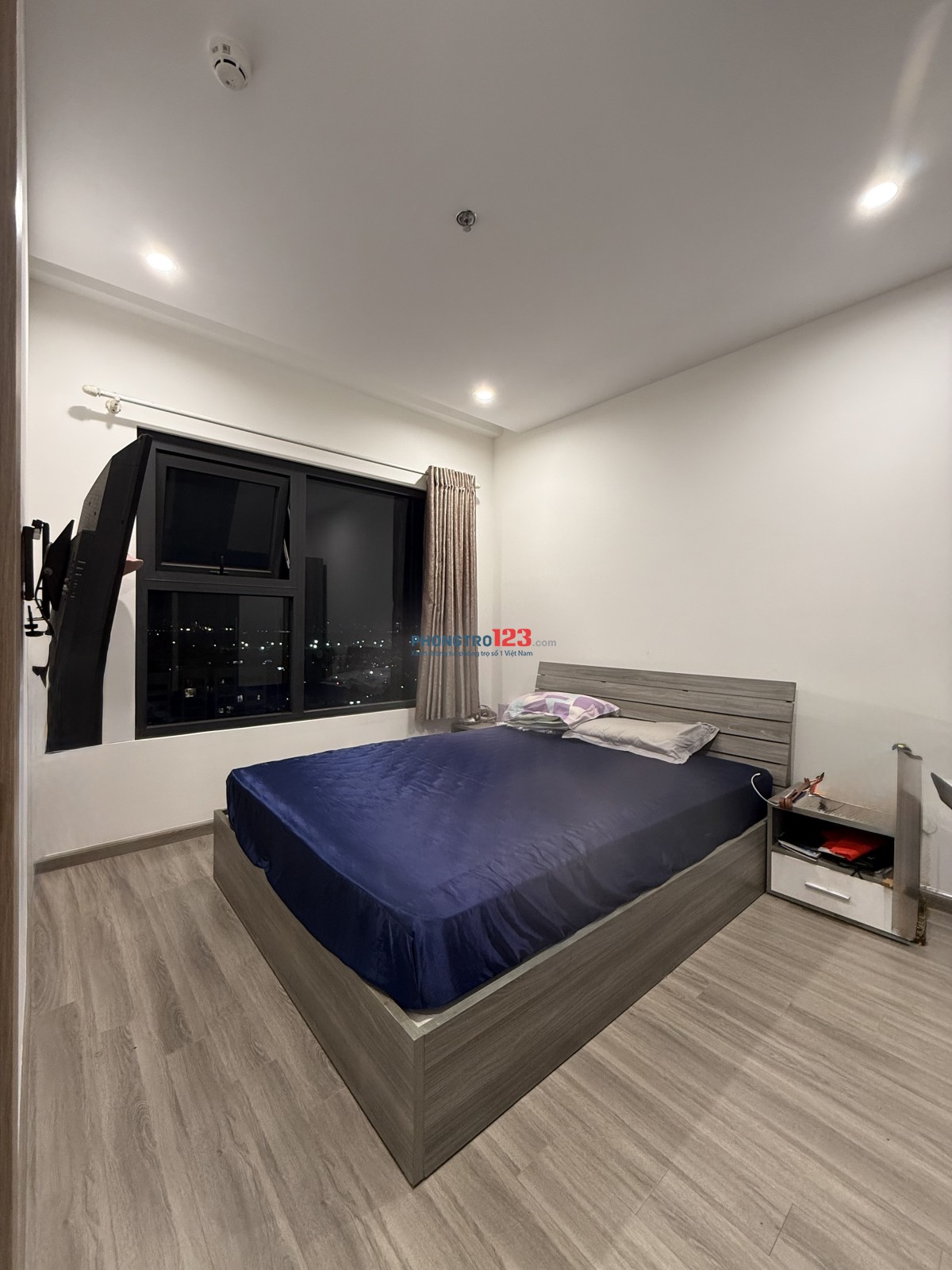 Tìm bạn nữ share 1 phòng riêng ở căn hộ Vinhomes Grand Park