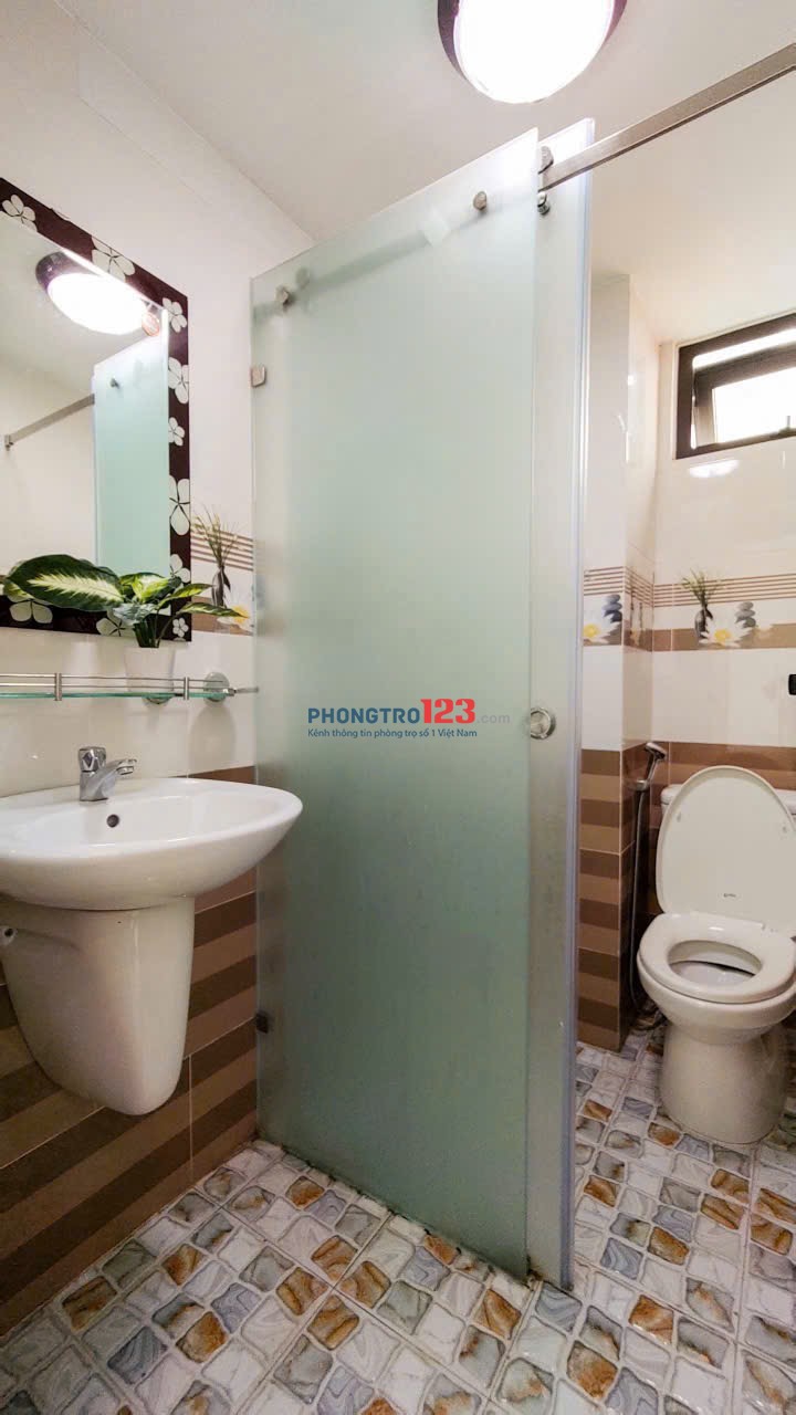 Thuê phòng ban công thoáng mát ngay Trần Quý Cáp, quận Bình Thạnh gần Đại học Văn Lang.