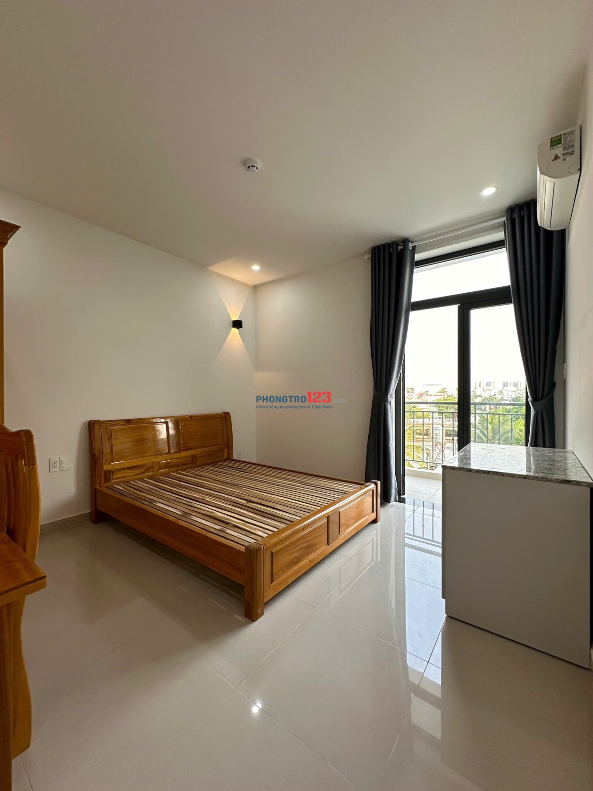 PHÒNG BAN CÔNG CHO THUÊ, RỘNG 35M2 - NHÀ MỚI 100%