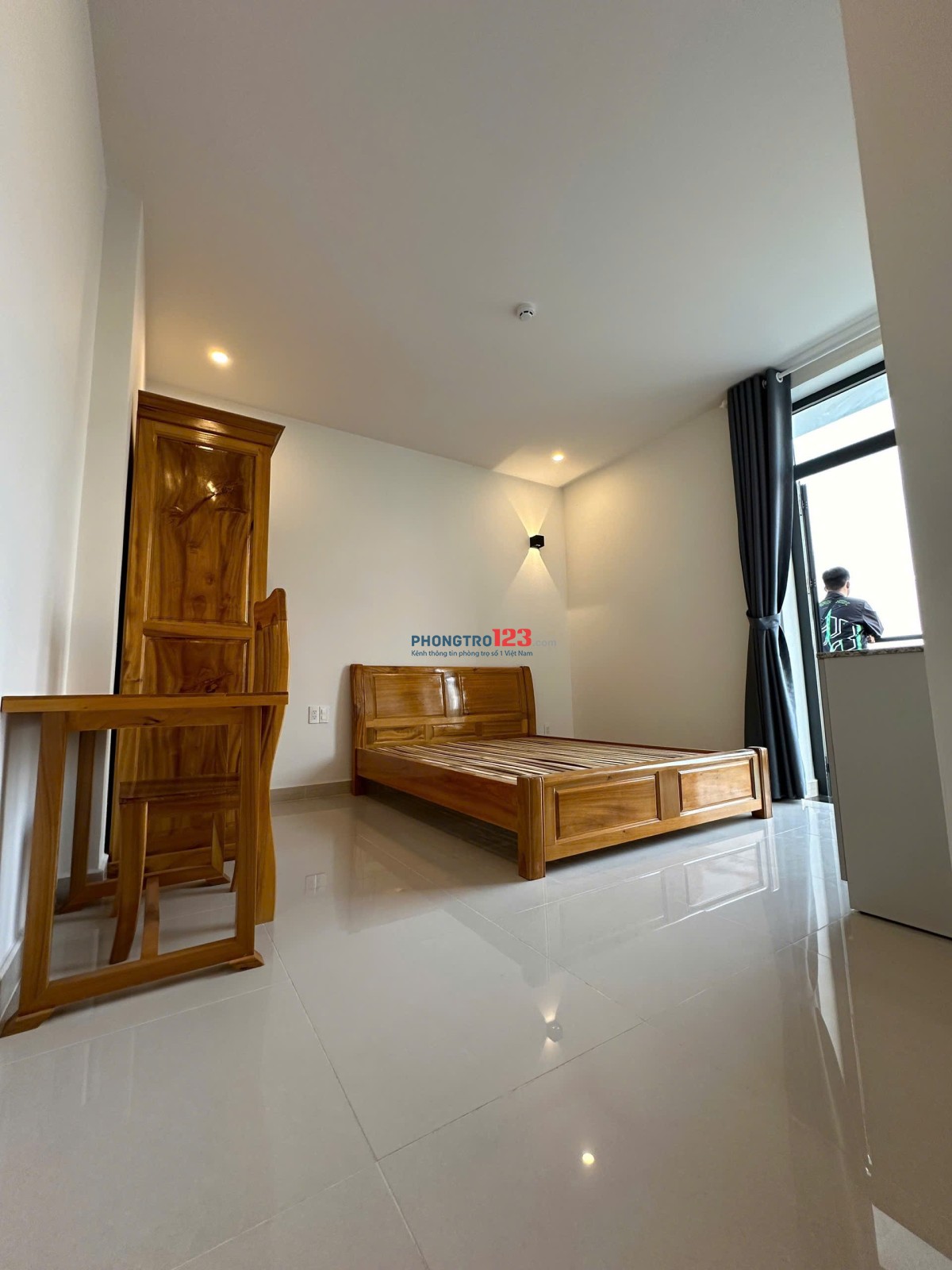 PHÒNG BAN CÔNG CHO THUÊ, RỘNG 35M2 - NHÀ MỚI 100%