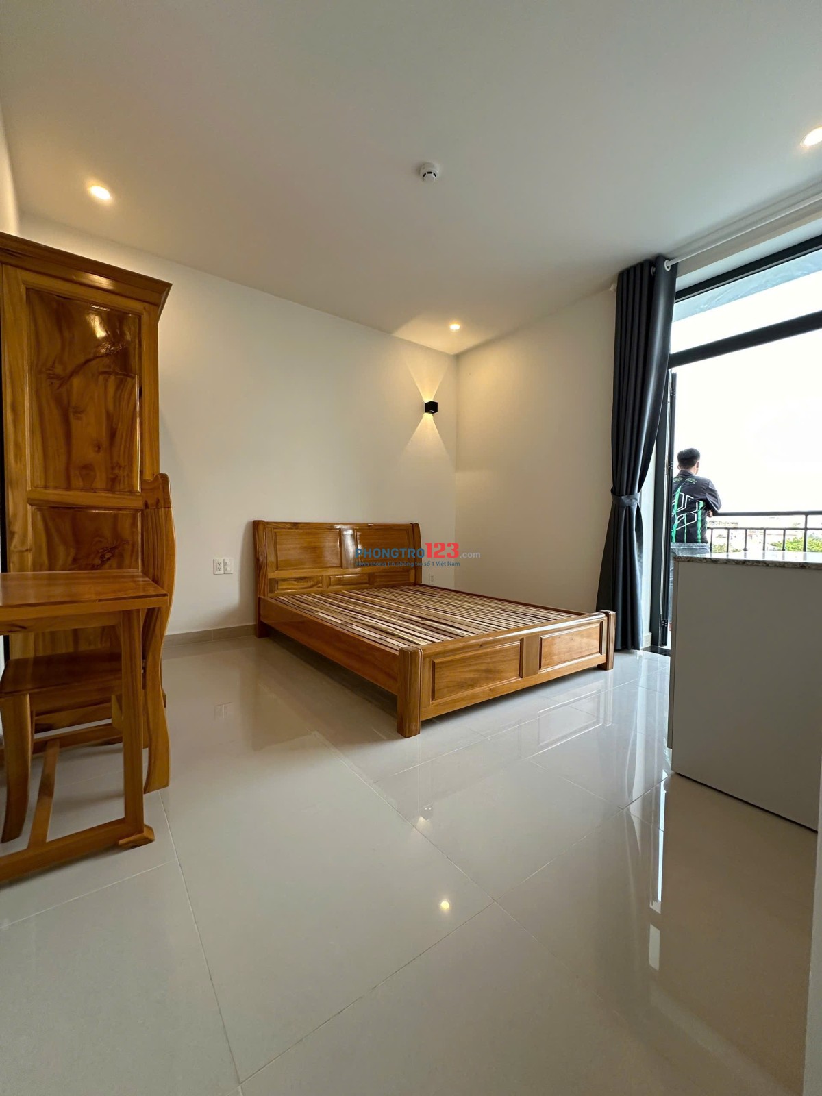 PHÒNG BAN CÔNG CHO THUÊ, RỘNG 35M2 - NHÀ MỚI 100%